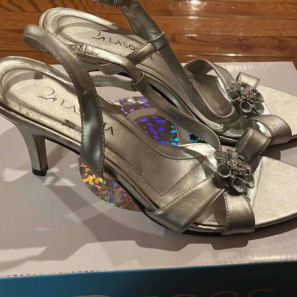 Silver heels - Picture 3 of 5